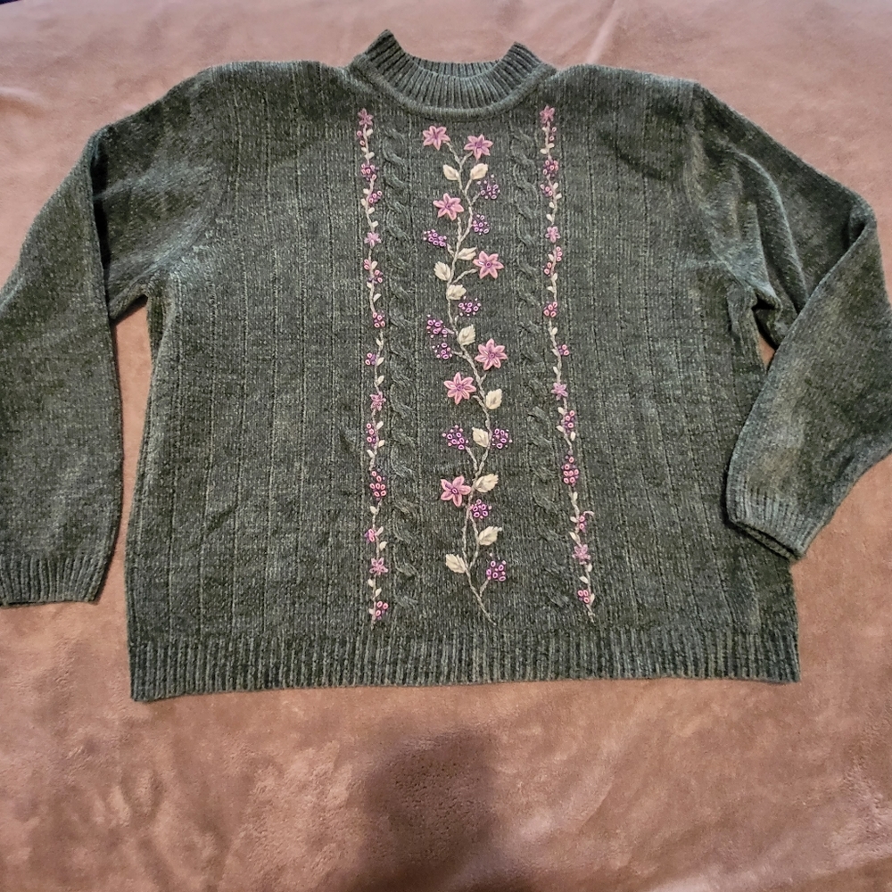 Vintage green sweater floral embroidery